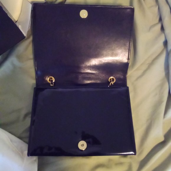 CHANEL Patent Leather Crossbody Bag - Picture 4 of 17